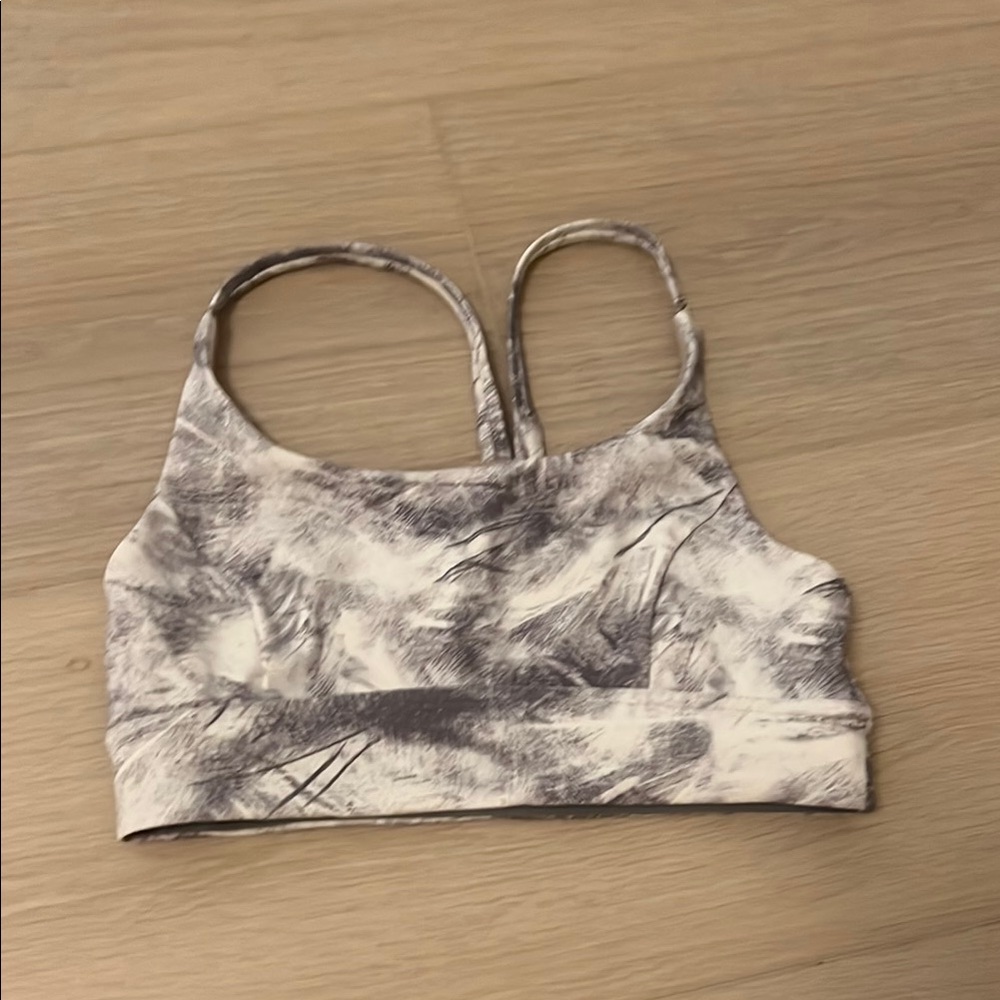 Lululemon sports bra size 6